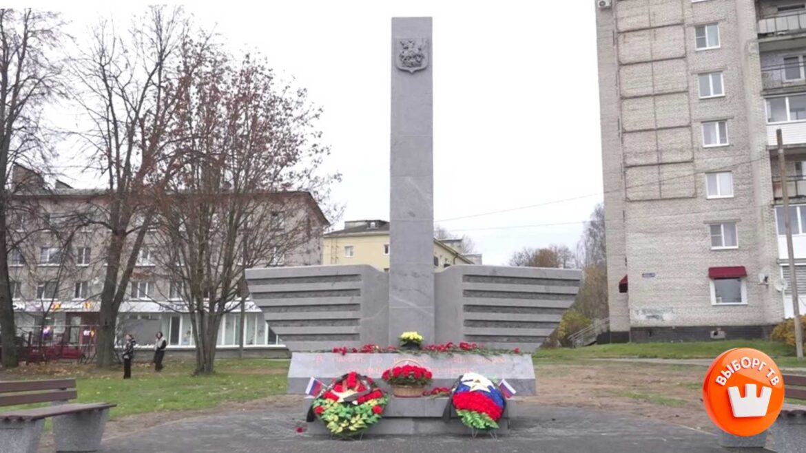 В Приморске открыли стелу в память о защитниках Отечества: эксклюзивные кадры